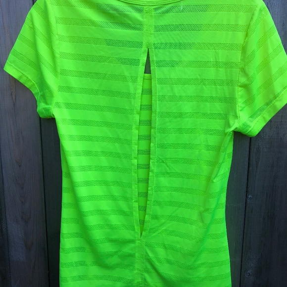 Forever 21 athletic neon yellow slit-back t-shirt - Picture 4 of 5